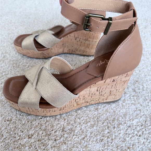 Crown Vintage Shoes - Crown Vintage Tan and Cream Wedge Sandals